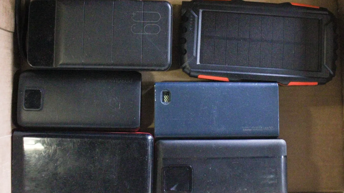 FLAT OF POWER CHARGING BANKS/TESTED WORKING