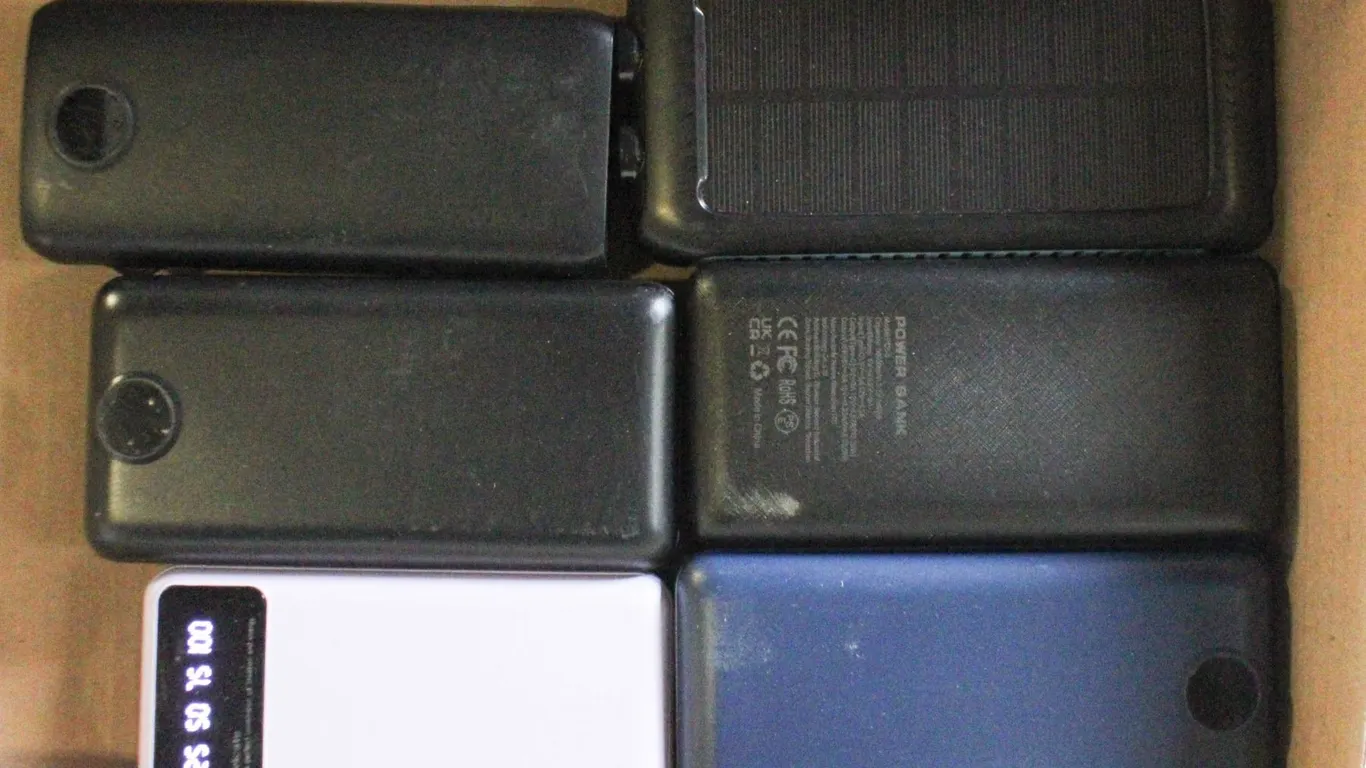 FLAT OF POWER CHARGING BANKS/TESTED WORKING