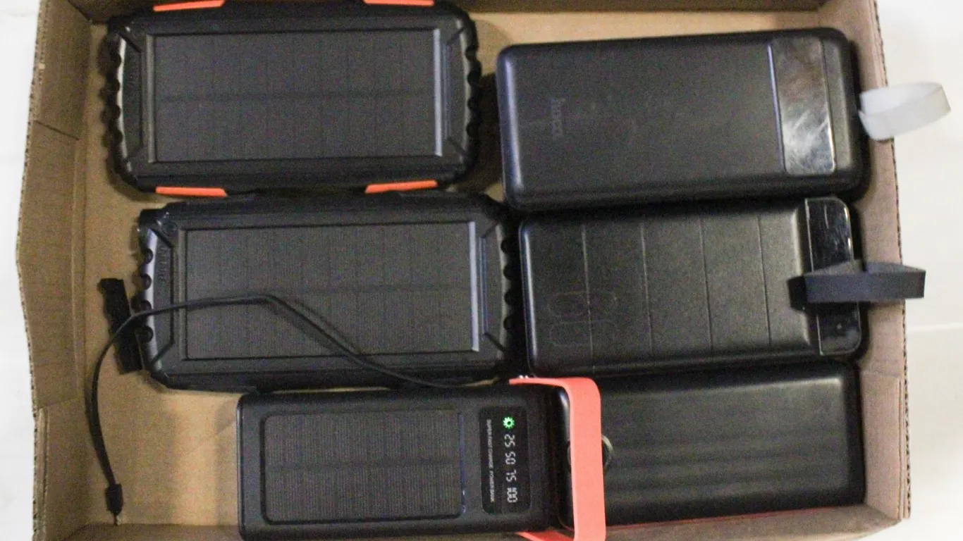 FLAT OF POWER CHARGING BANKS/TESTED WORKING