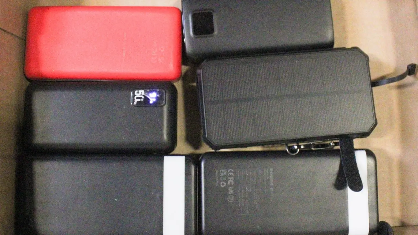 FLAT OF POWER CHARGING BANKS/TESTED WORKING
