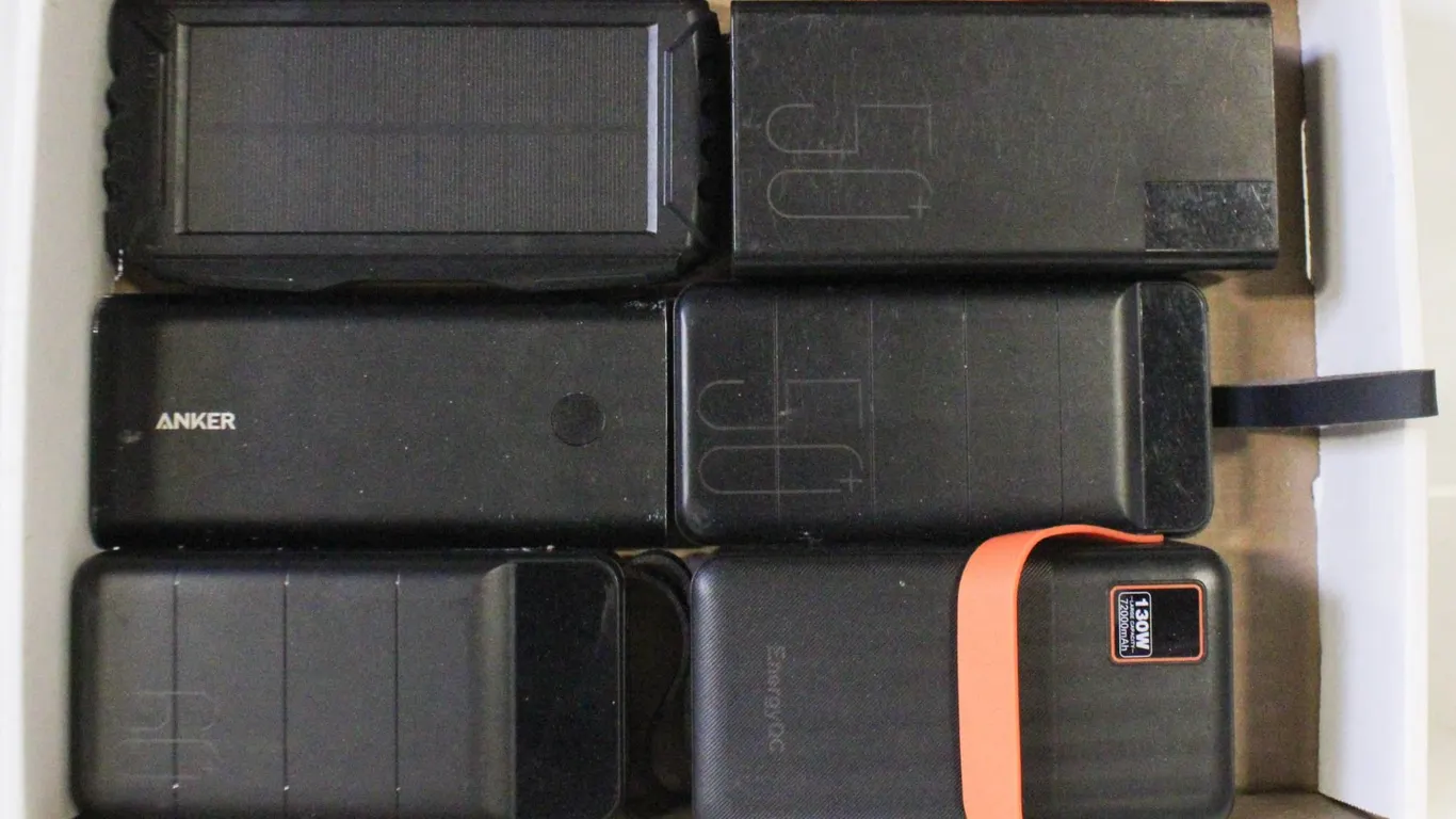 FLAT OF POWER CHARGING BANKS/TESTED WORKING