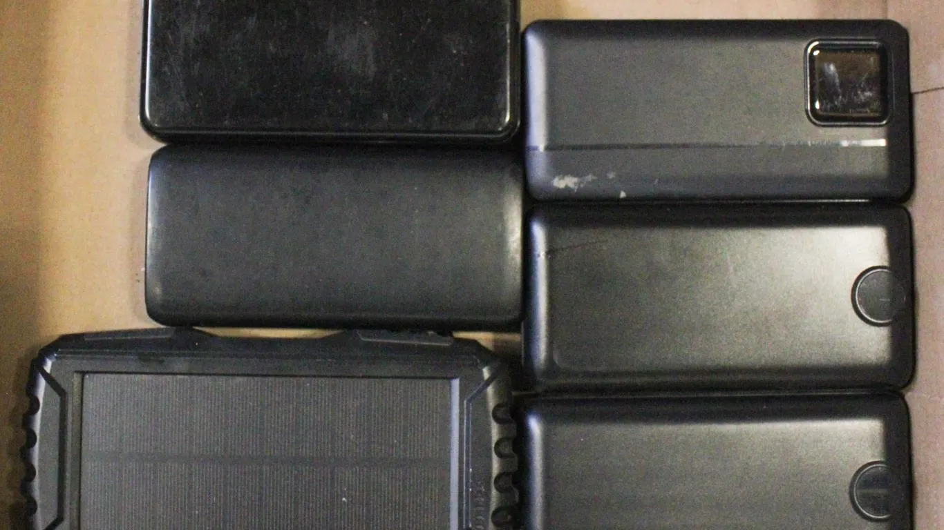 FLAT OF POWER CHARGING BANKS/TESTED WORKING