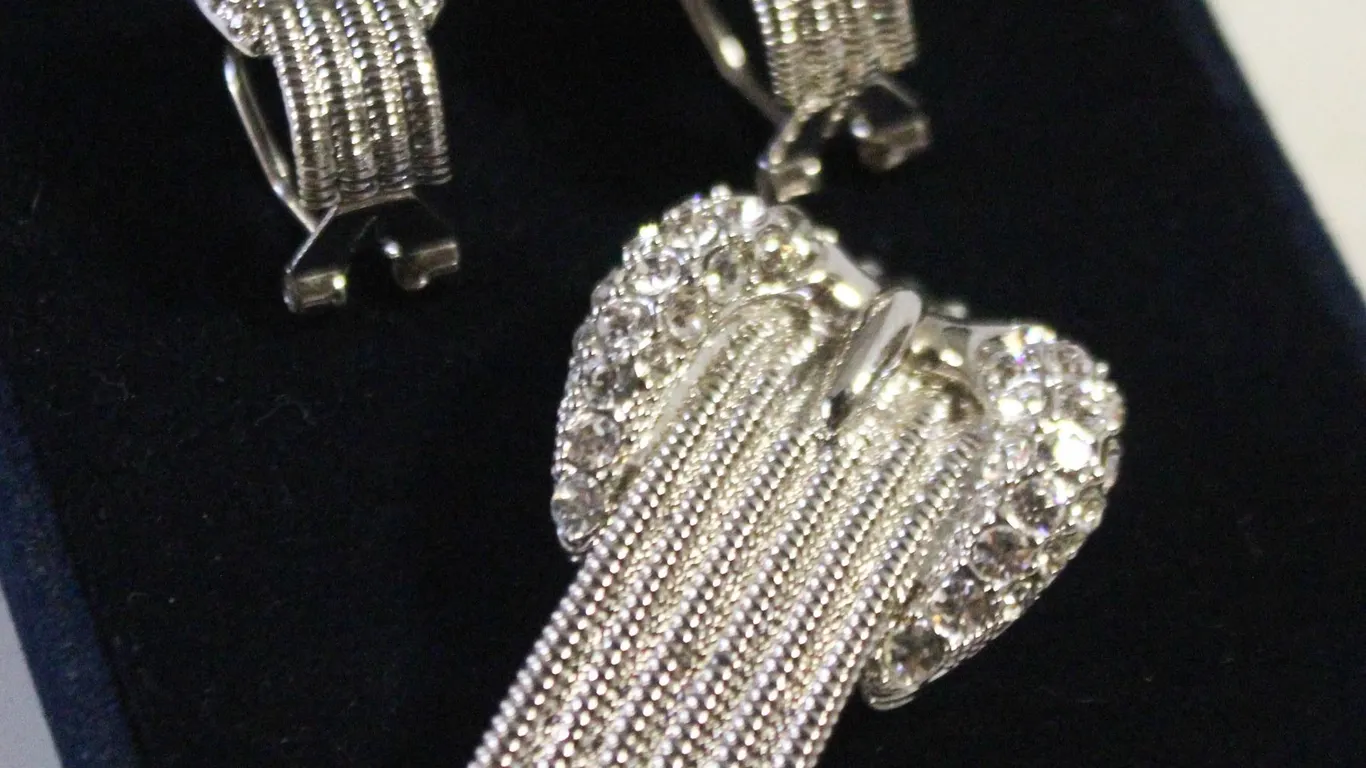 MONTANA SILVERSMITHS BUCKLE EARRING &