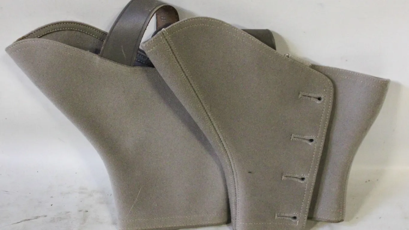 VINTAGE GREY WOOL SPATS W BUTTONS SIZE 8