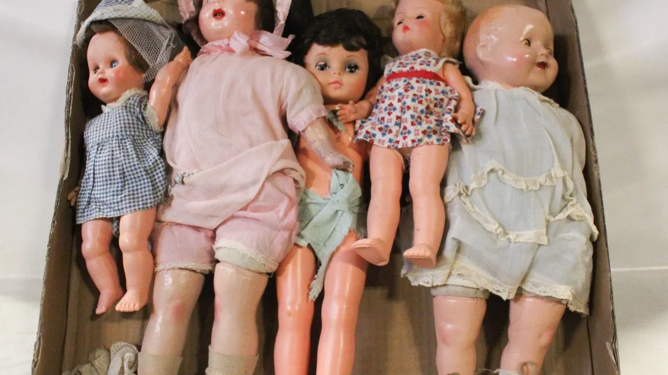 ANTIQUE AND VINTAGE DOLLS