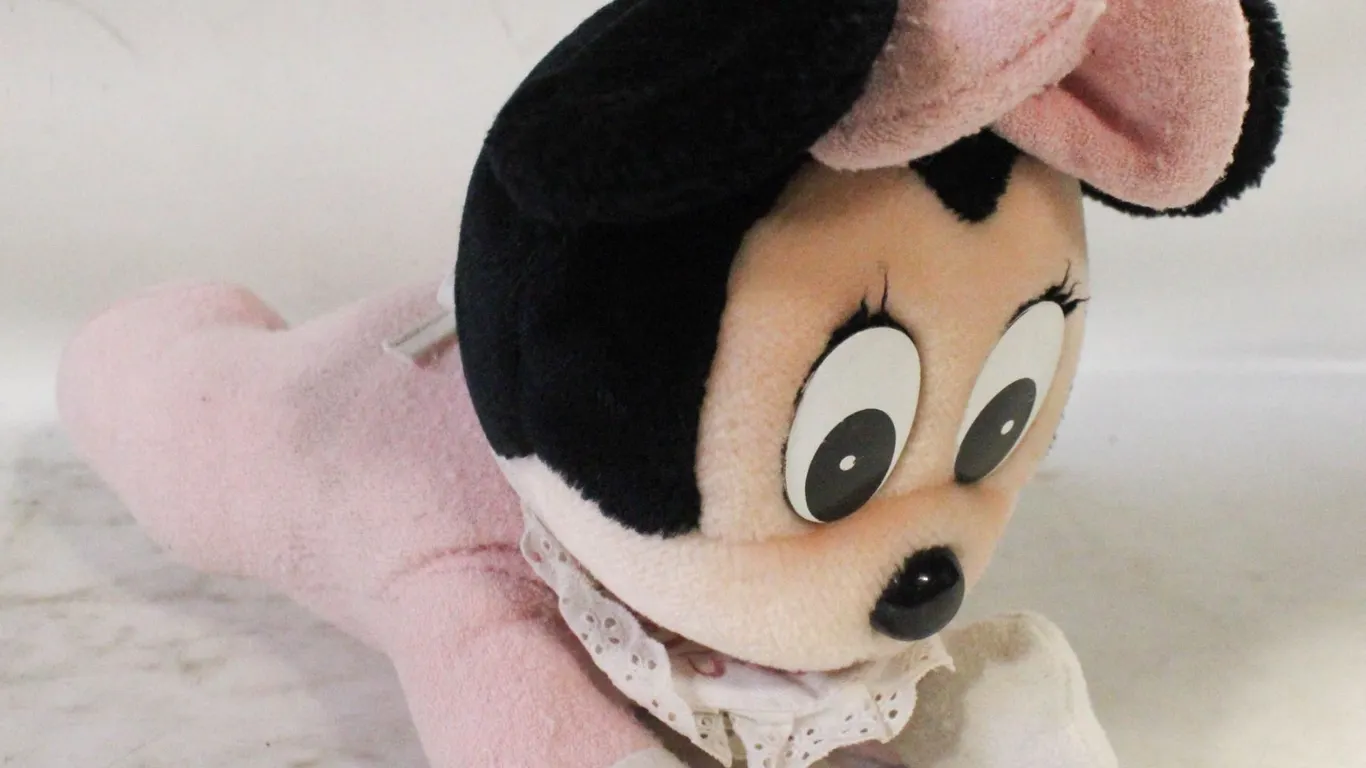 VINTAGE MINNIE MOUSE CRAWLING PLUSH