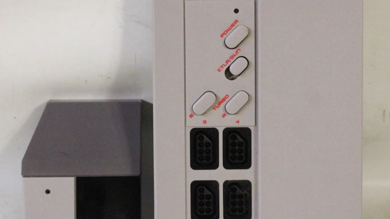 GENUINE NINTENDO NES SATELLITE TRANSMITTER &