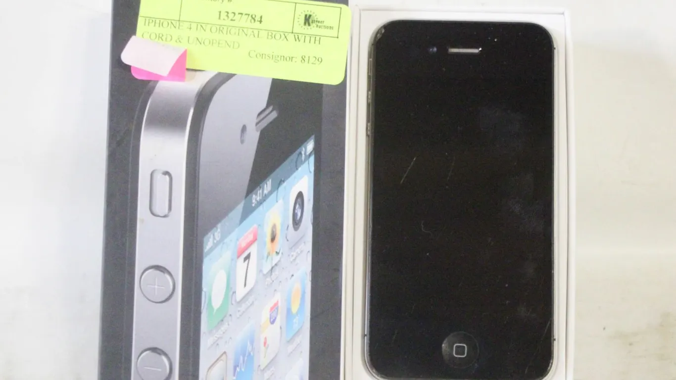 IPHONE 4 IN ORIGINAL BOX WITH CORD & UNOPEND