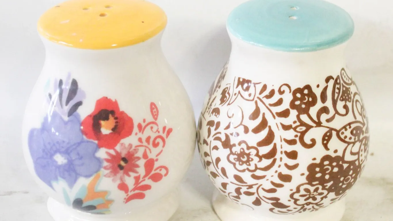THE PIONEER WOMAN FLEA MARKET SALT & PEPPER