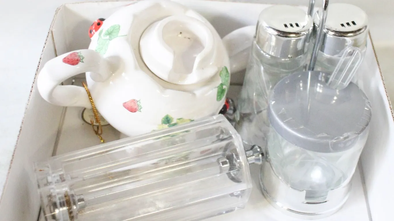 ESTATE CONDIMENTS DISHES ASSORTED