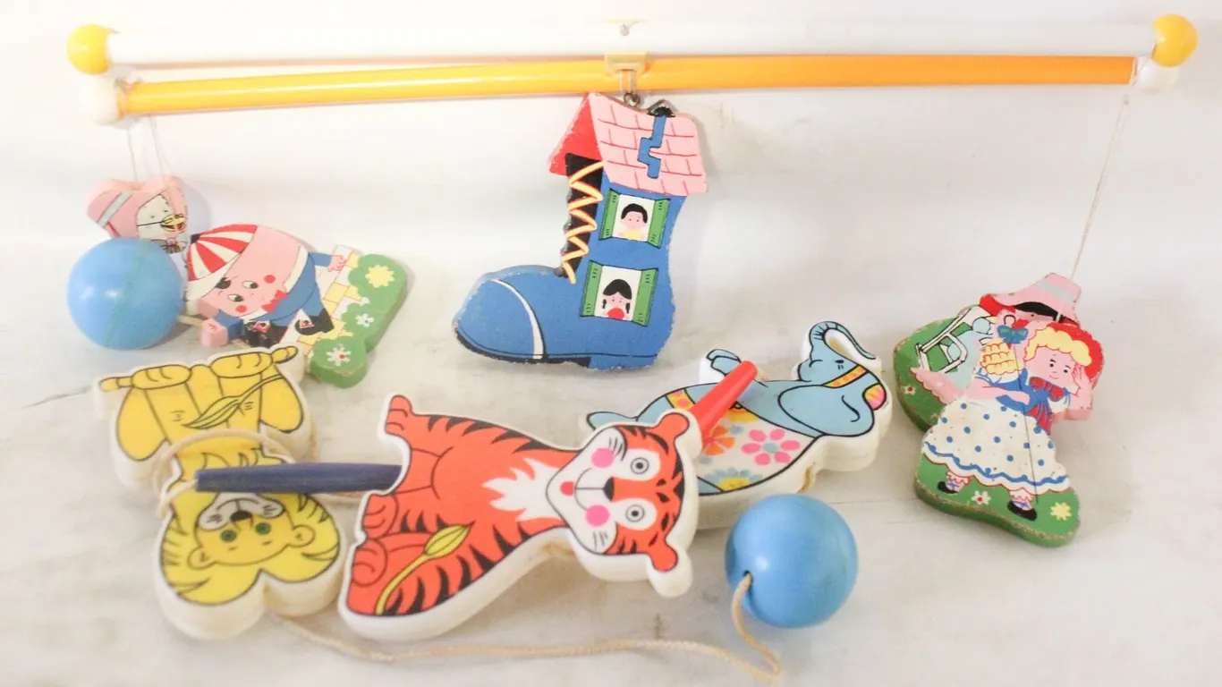 1950'S BABY MOBILE