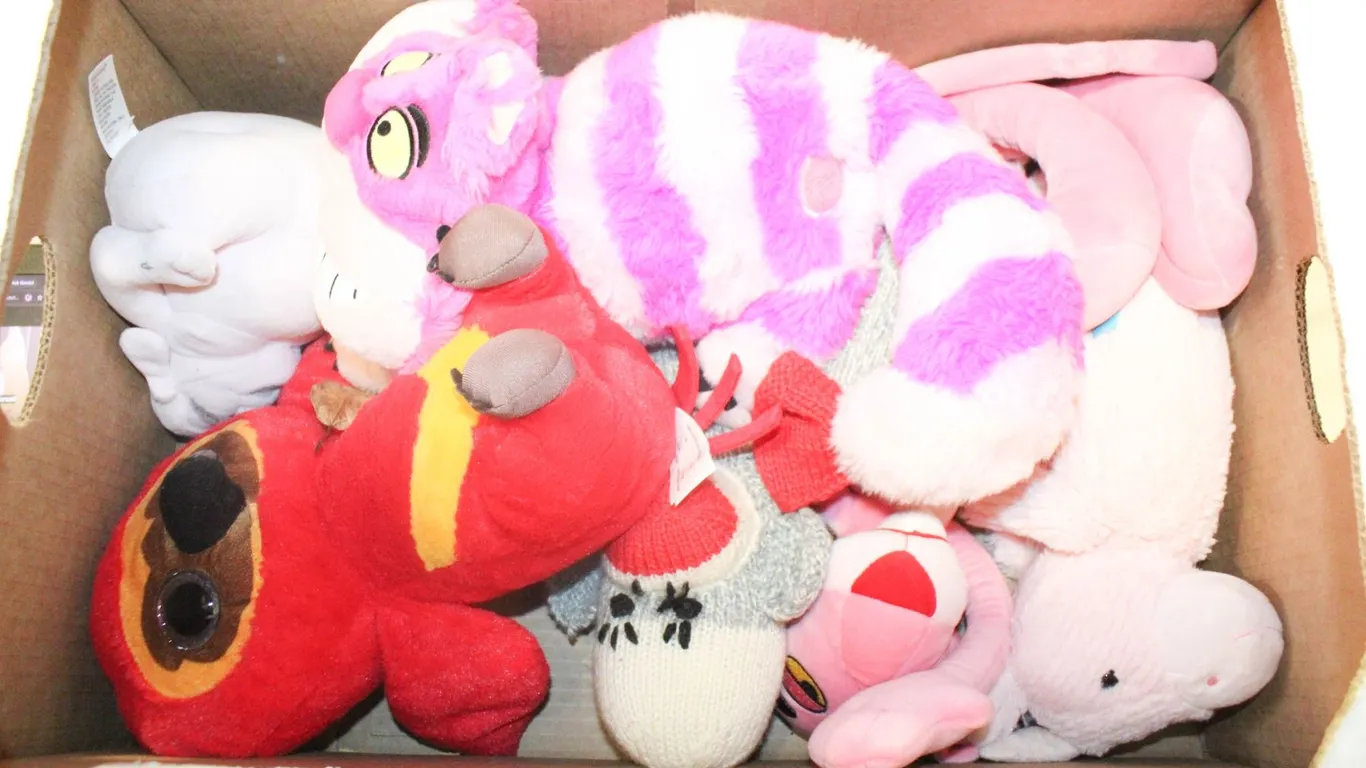 FLAT OF PLUSHIES INCLUDING THE PINK PANTHER, SOCK-
