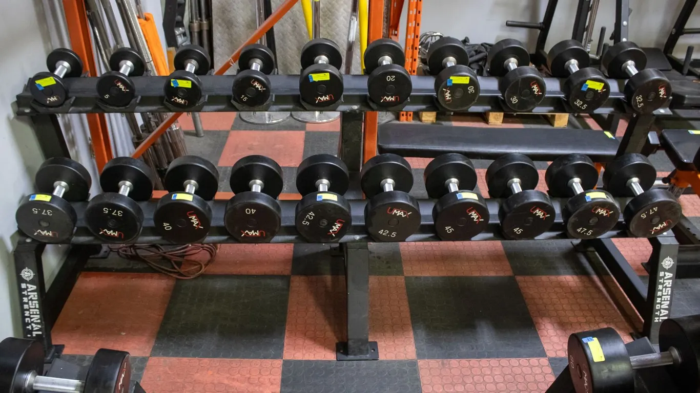 BAILIFF SEIZED: ARSENAL STRENGTH WEIGHT RACK