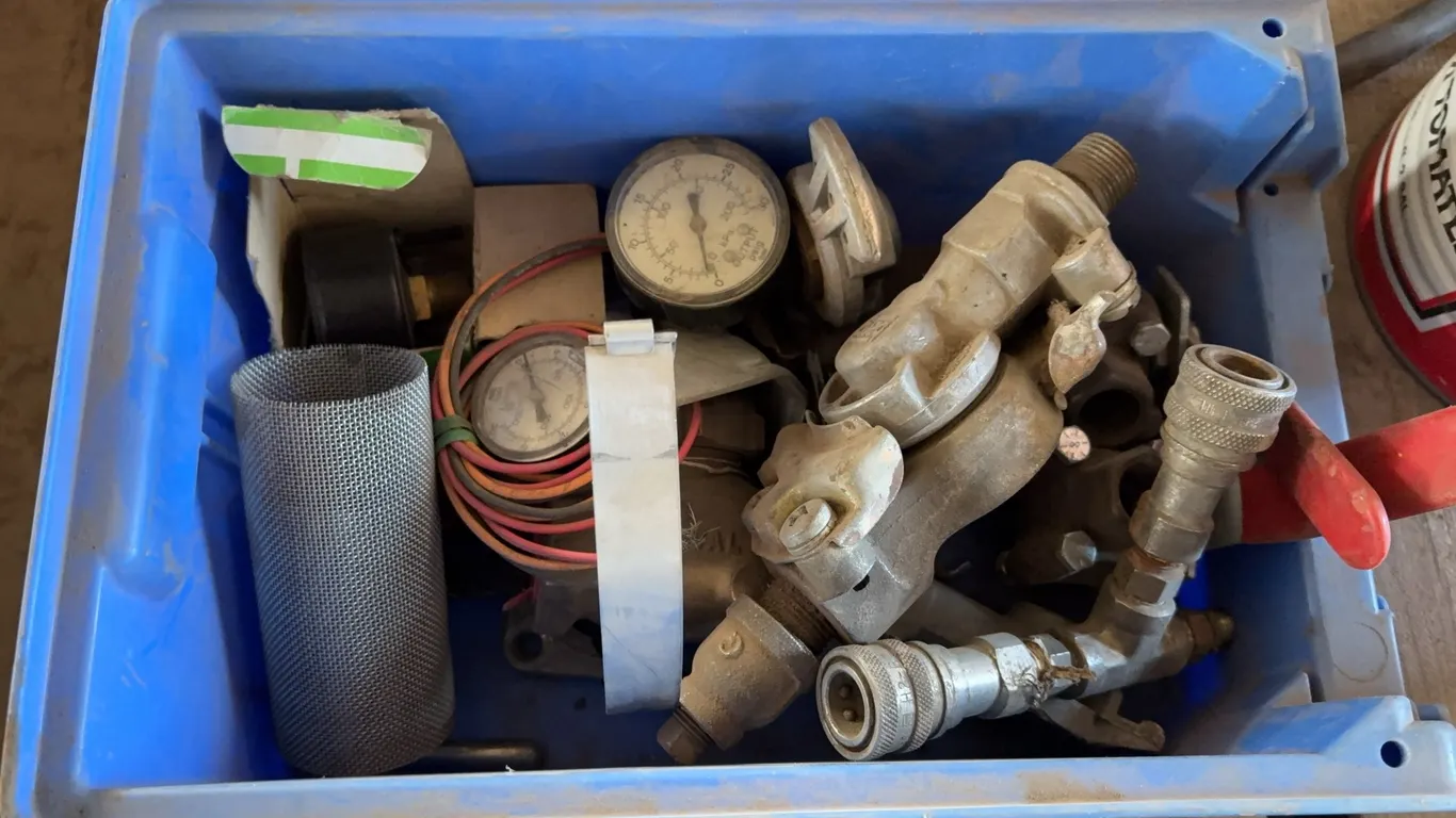 Pneumatic Valves, Gauges & Fittings Lot