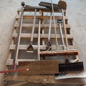 Shovels, Rakes & Garden Tools Lot