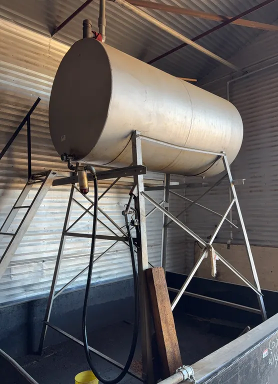 Oil Recovery Tank With Steps and Platform