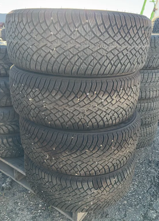 Set of 4 Nokian Hakkapeliitta Tires on Steel Rims, 225/60R16