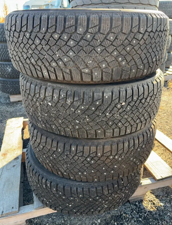 Set of 4 Continental IceContact XTRM 205/55R17 Studded Winter Tires