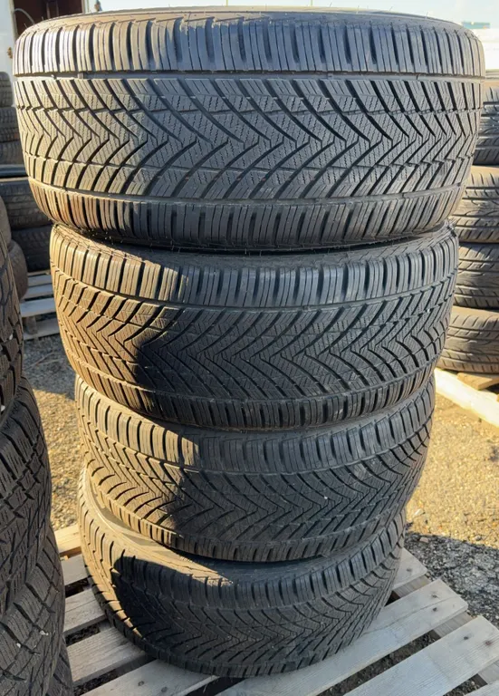Set of 4 All Season Tires - 245/45ZR18 100Y Extra Load