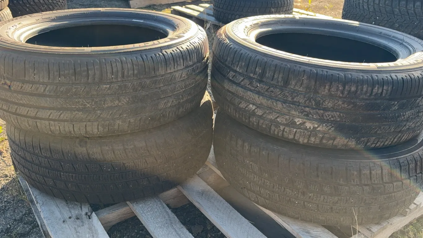Set of 4 Michelin Premier Tires - 225/60R17