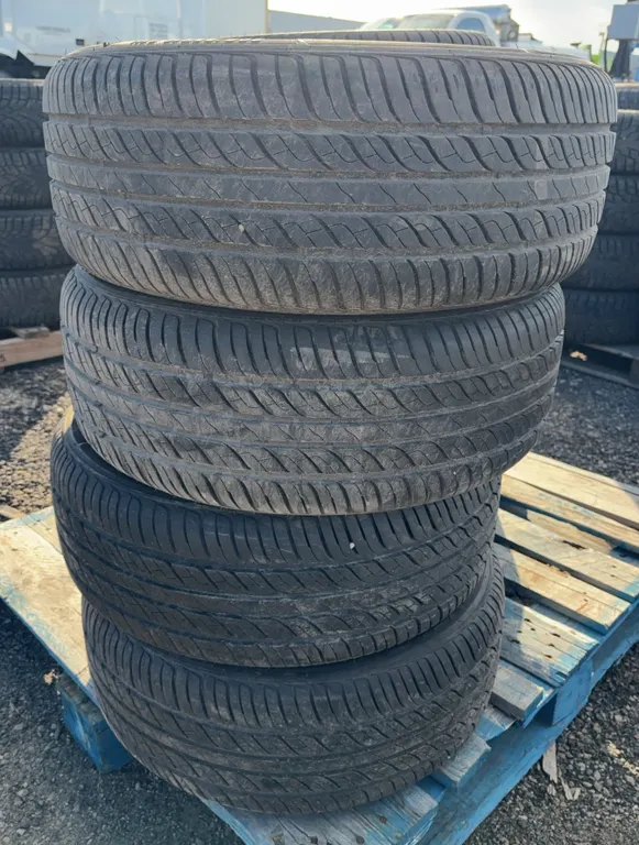 Set of 4 Rovelo RHP-778 All Season Tires - 205/55R16 91H