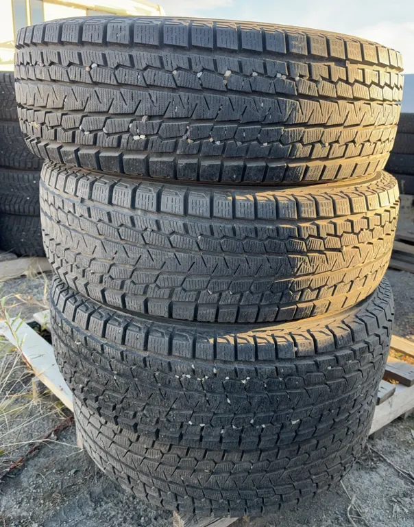 Set of 4 Yokohama Ice Guard G075 Winter Tires - 235/70R16
