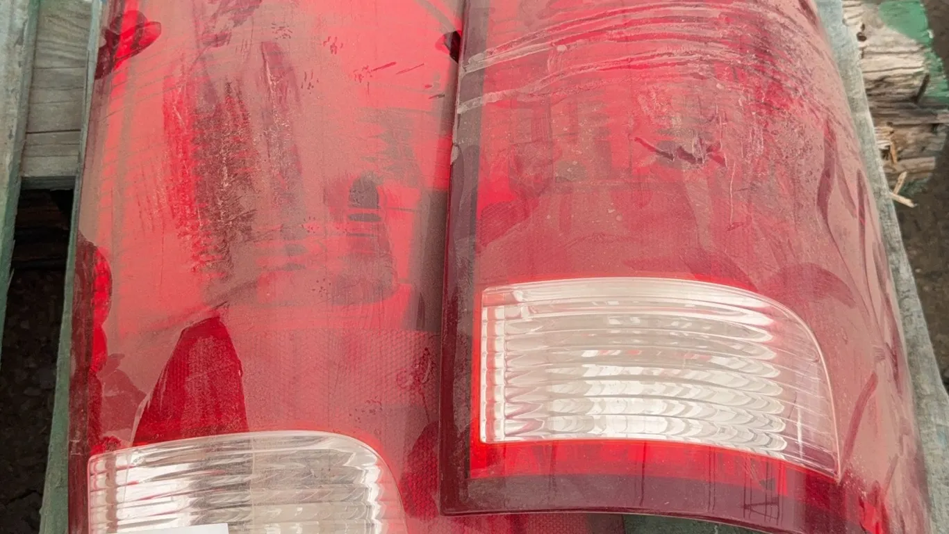 Pair of Rear Tail Light Lens Covers / Tail Light Assemblies