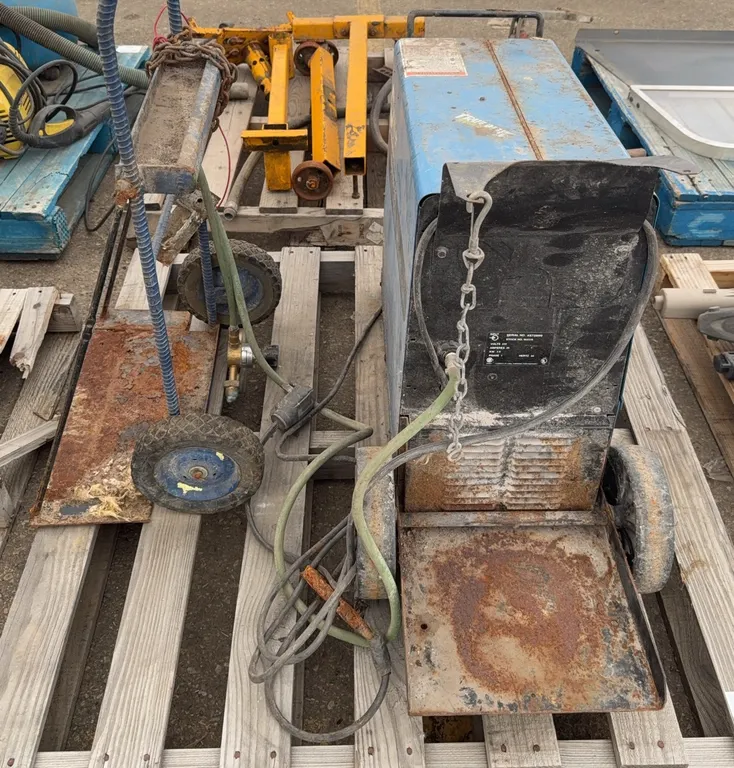 Miller Millermatic 150 MIG Welder with Welding Cart