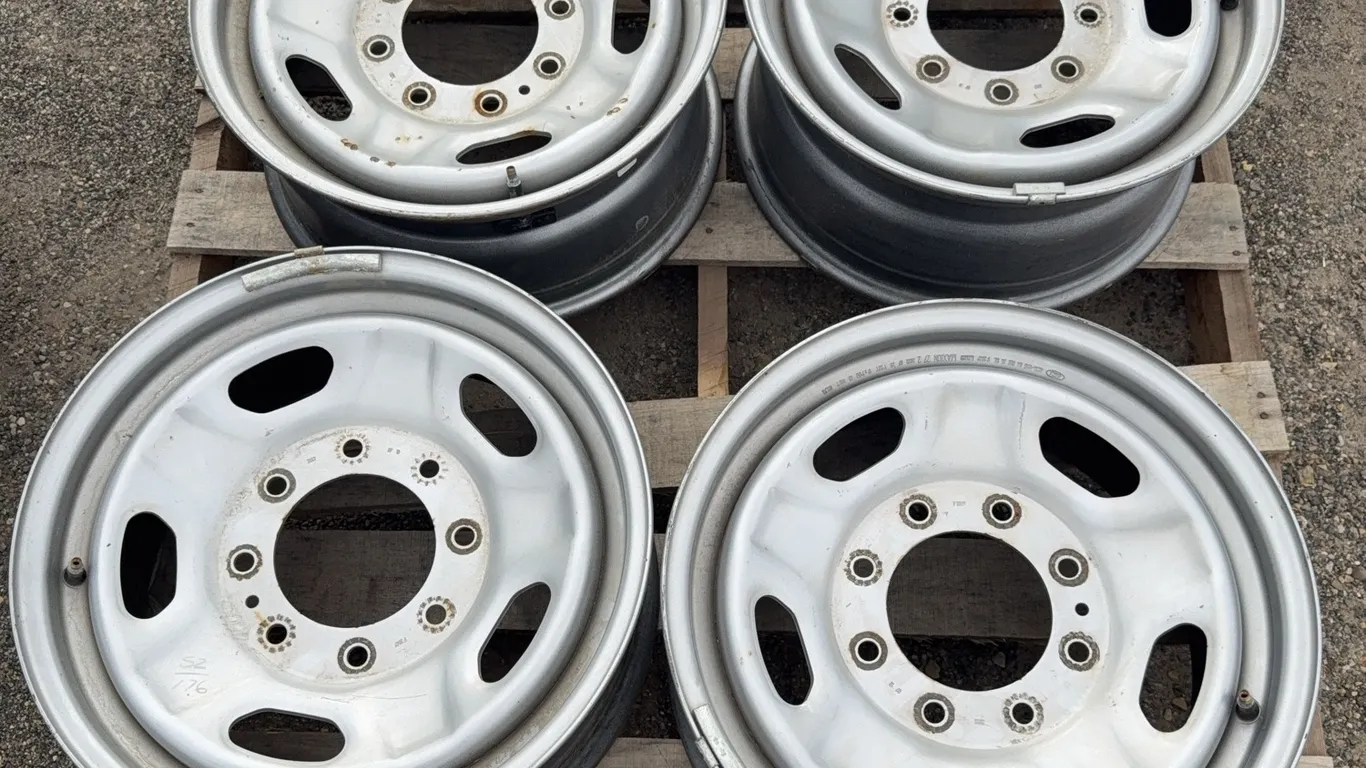 Set of 4 Ford Super Duty Steel Wheels - 17x7.5J, 8-Lug, 40mm Offset