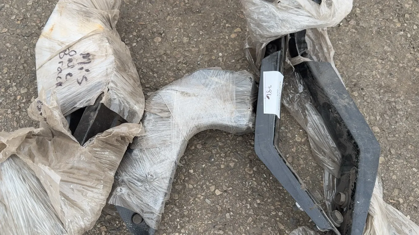 Pair of GM Pickup/SUV Frame Mount Tow Hitch Brackets