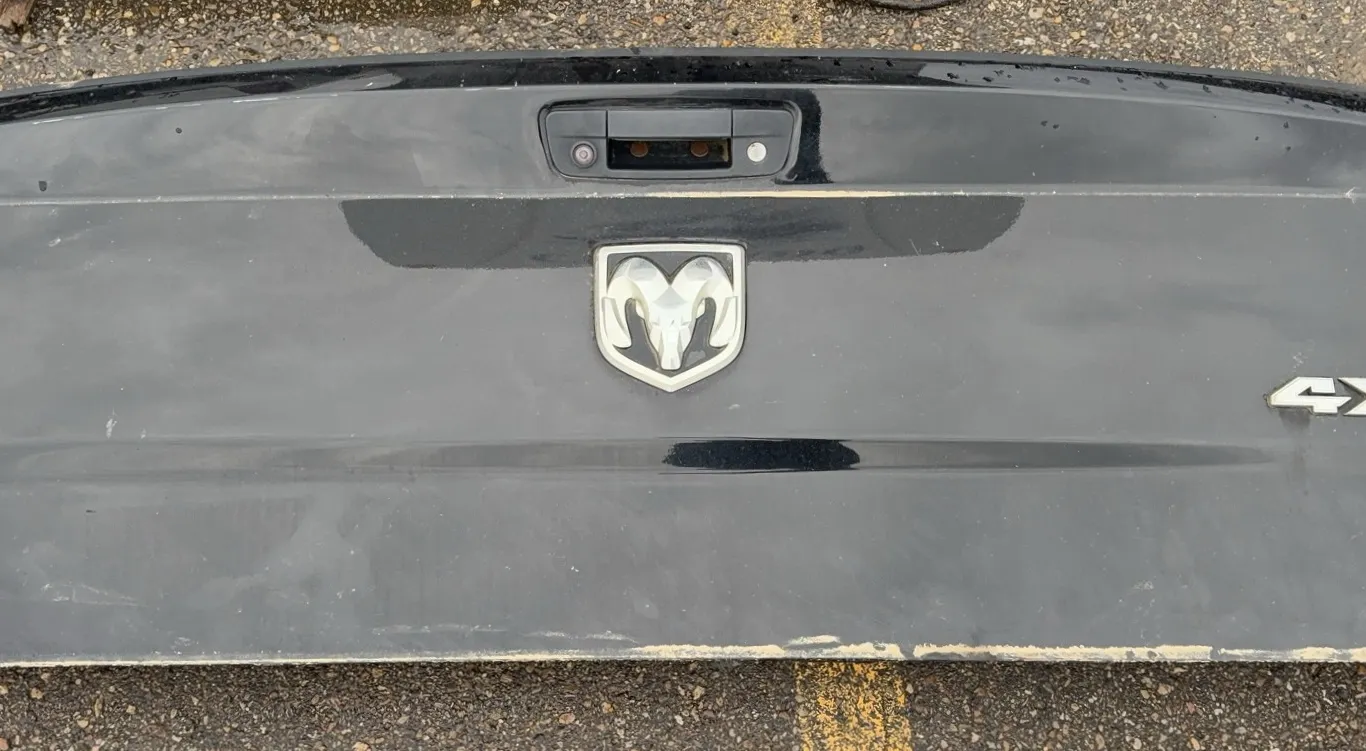 Dodge Ram 1500 4x4 Tailgate with Integrated Backup Camera