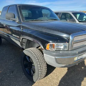 2001 Dodge 1500 Extended Cab Truck, 5.9 V8, 324,000km, Black, *VIN 1B7HF132815537745 (P10-R2-S2351)