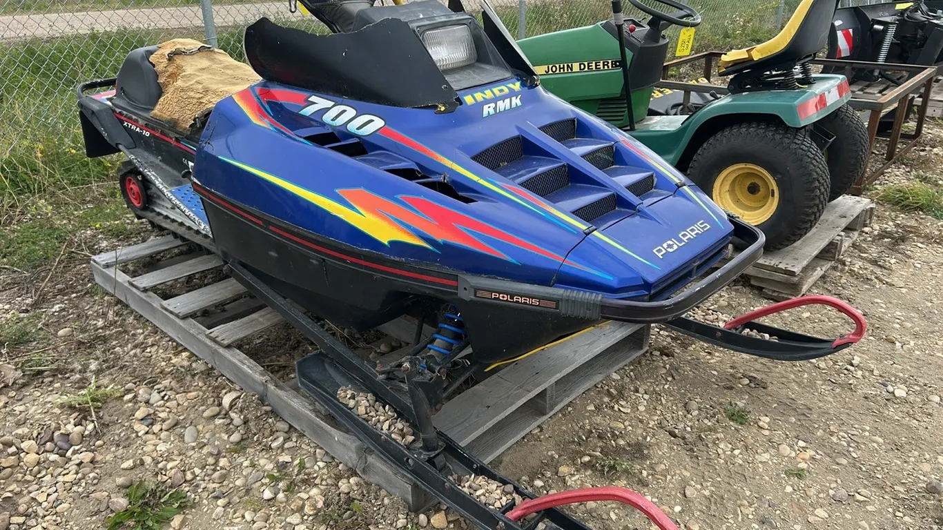 1998 Polaris RMK 700 Indy Snowmobile, Blue, *S/N 3324770 , Not Running (P10-R1-S322)