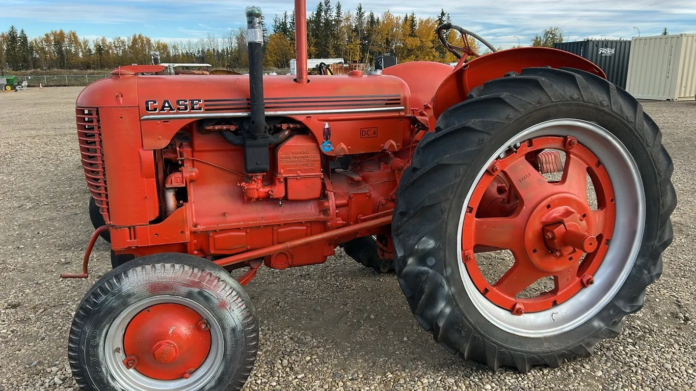Case DC4 Tractor, SN 451206, No Keys, No Starter, Needs a Carb Kit (P10-R4-W-S1999