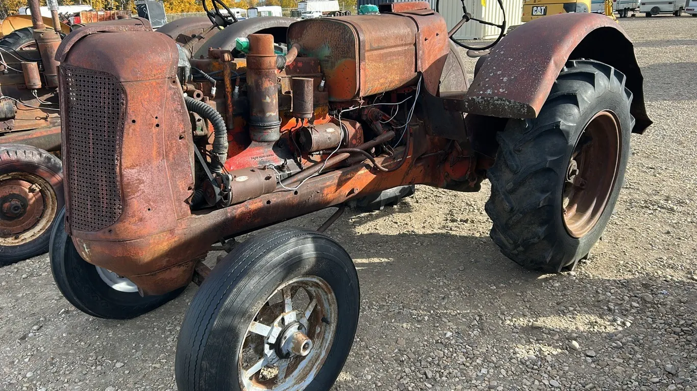 CockShutt 70 Tractor, No Keys (P10-R4-W-S1999)