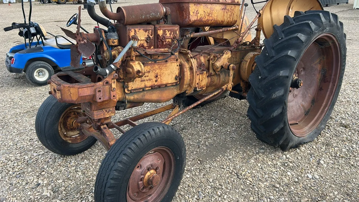 Minneapolis Z Tractor for Parts (P10-R4-W-S1999)