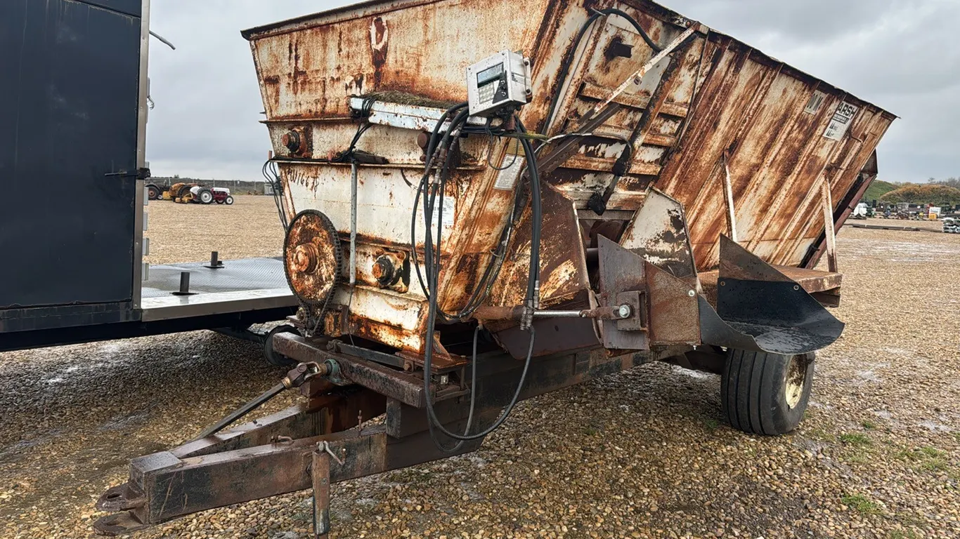 4 Auger Harsh Feed Wagon (P10-R4-E-S2339)