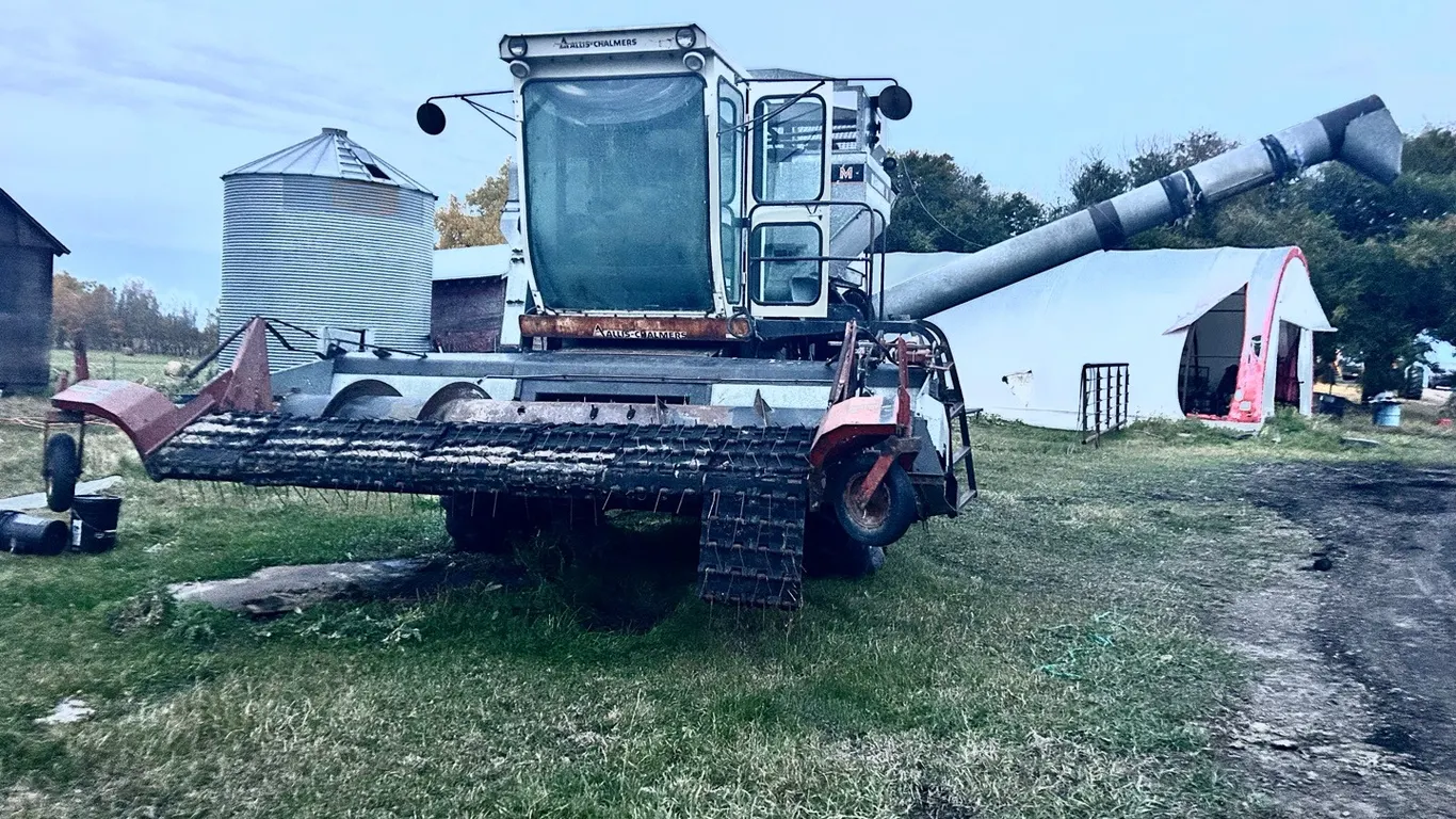 Gleaner Allis Chalmers Combine Model M, s/n M13263-76, for Parts, Located Offsite 10min SW of Barrhead Contact 780-305-8305, Seller Can Help Load (OS-