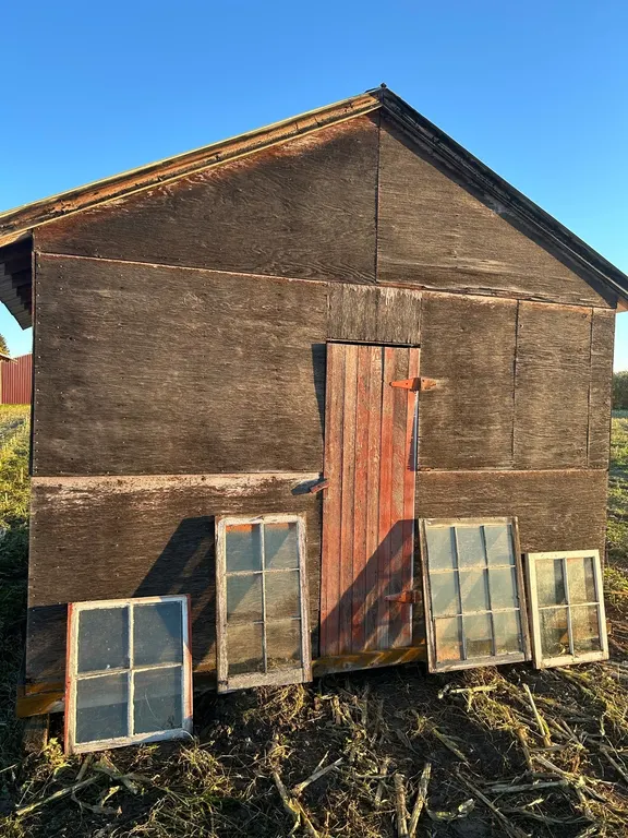 Wooden Shed 14'x12', Marked B, Located Offsite 30 mins NE of Barrhead, Call 780-349-1017, Seller Able to Help with Loading (OS-S342)