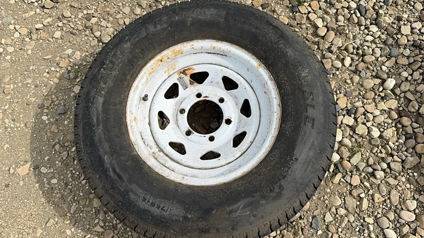 Trailer Tire (P10-R10-W-S275)