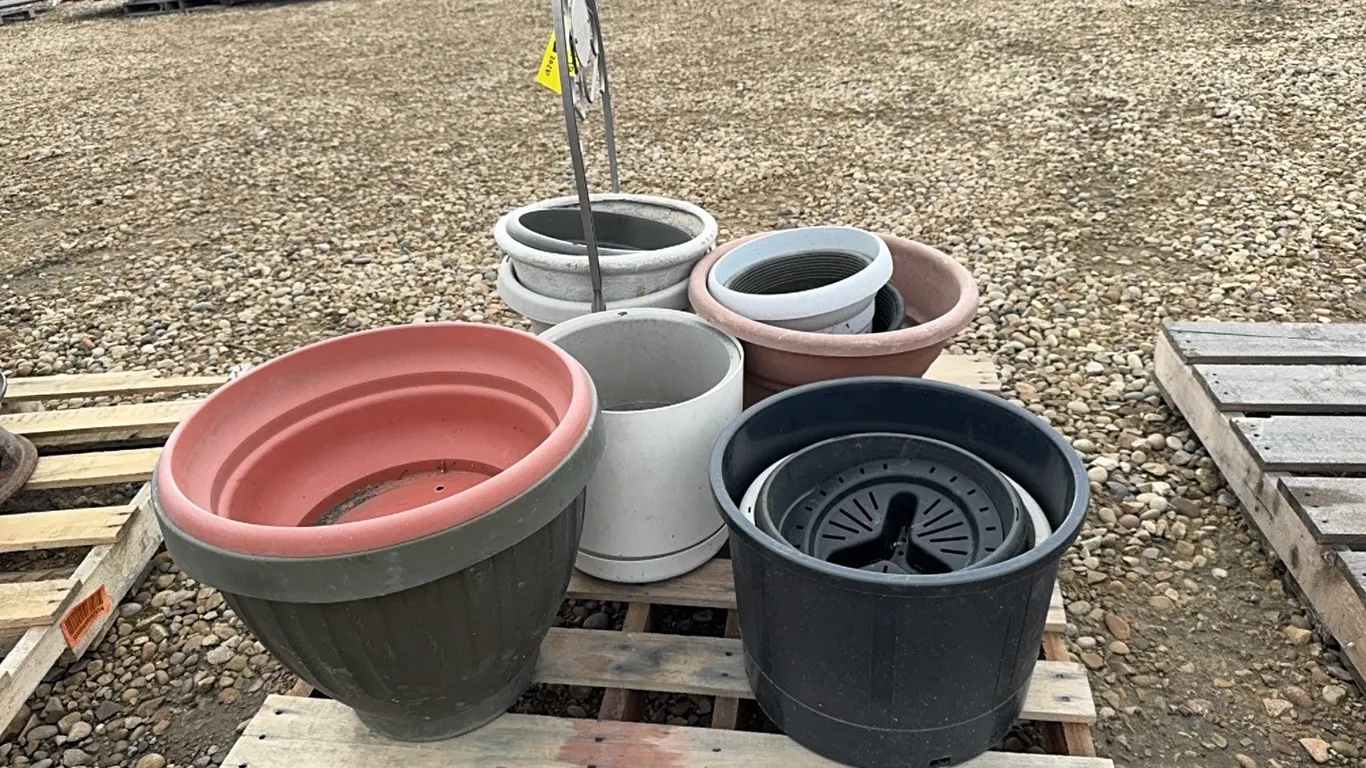 Plant Pots (P10-R6-E-S1999)