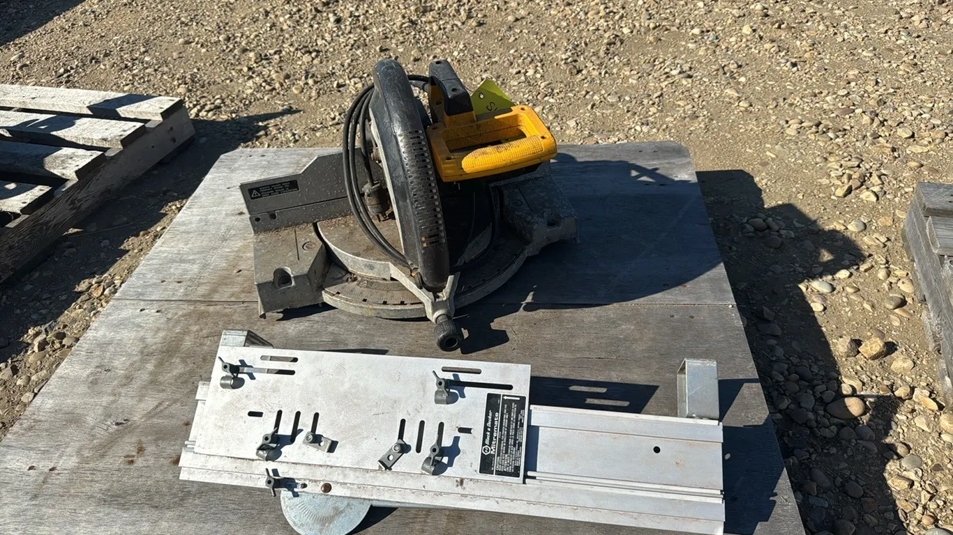 Dewalt Miter Saw with Miter Mate (P10-R7-E-S1448)