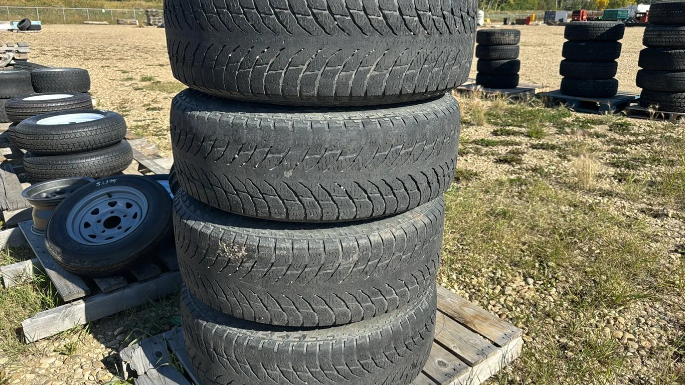 4-275-65xR20 Dodge Aluminum Rims with Tires 5 Bolt (P10-R10-S2304)