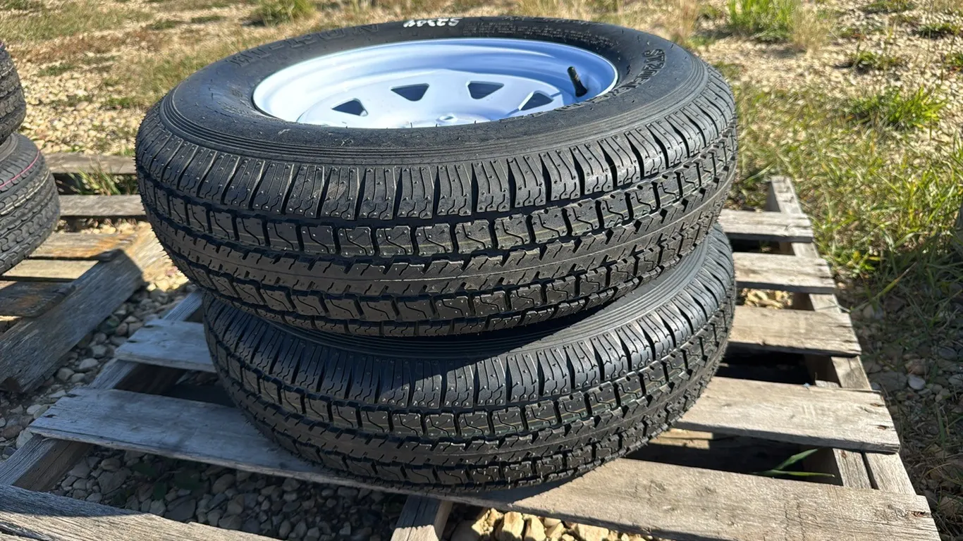 2 Trailer Tires on Rims 205-75R15 (P10-R10-S2304)