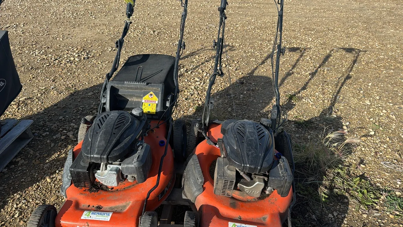 2x Lawn Mowers, Ariens LM22, Marked 2 (P10-R7-W-S2042)