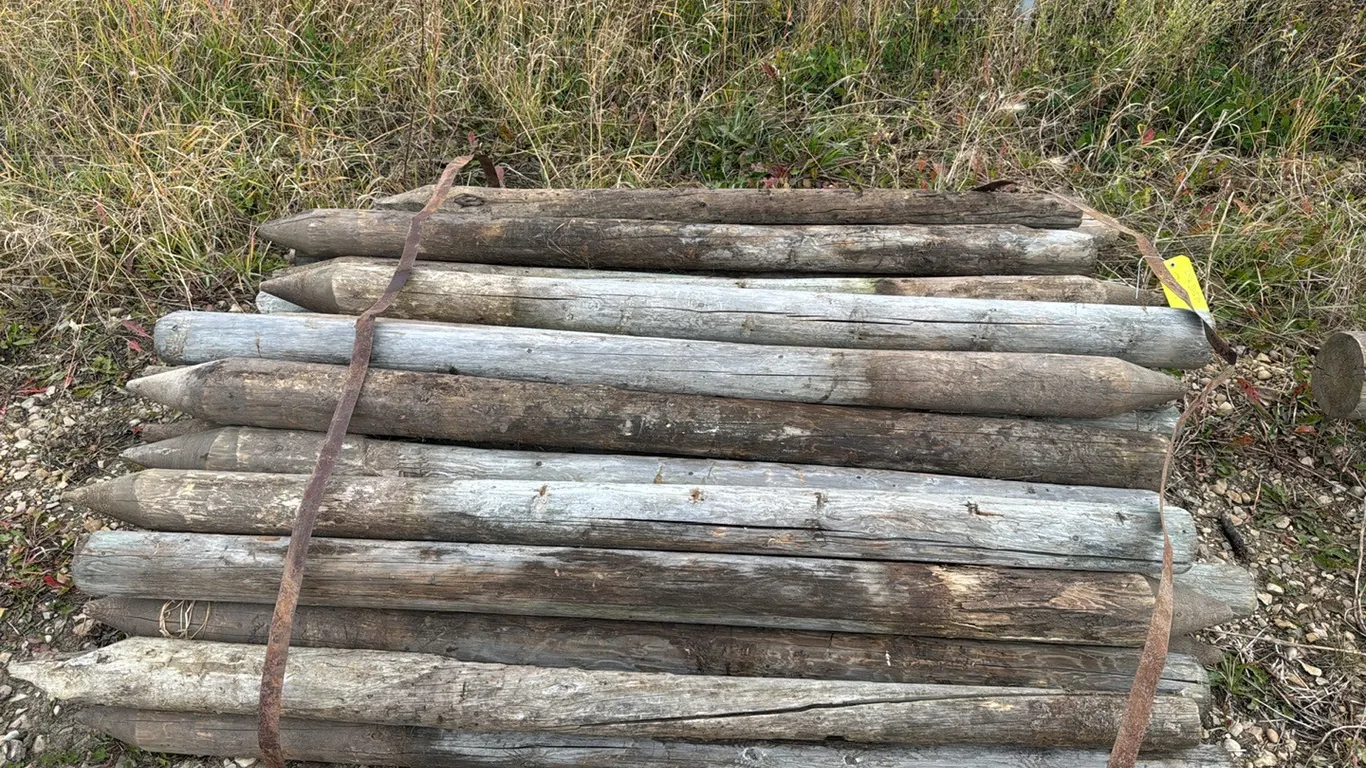 Approx 40-43 Bundle of 2"-4" x 6' Used Fence Posts (P10-NF-9-S1896)