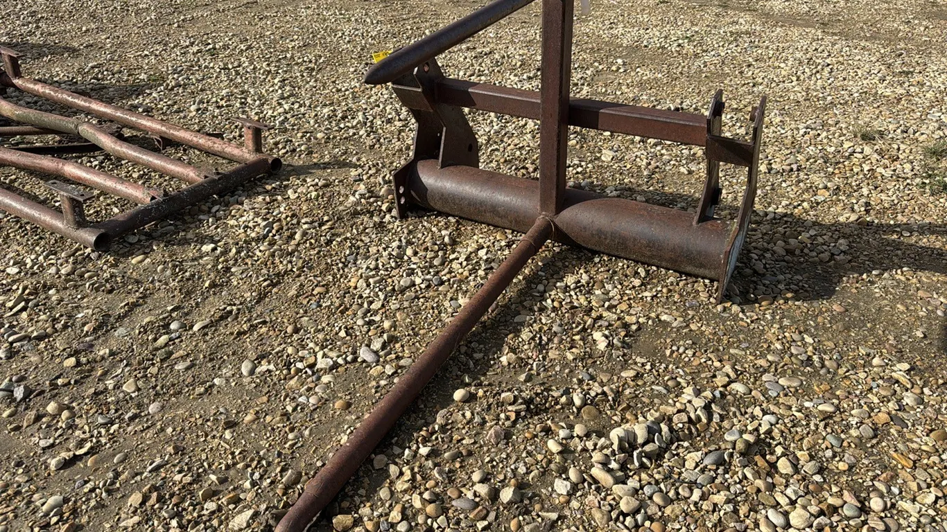 Light Bale Fork w/ 2 Spears (P10-R7-E-S673)
