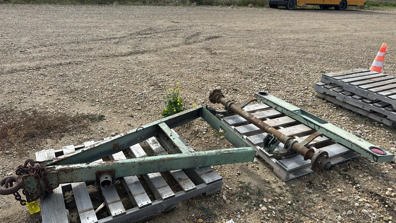One Trailer Hitch, One Axle & One Bumper (P10-R8-E-S1999)