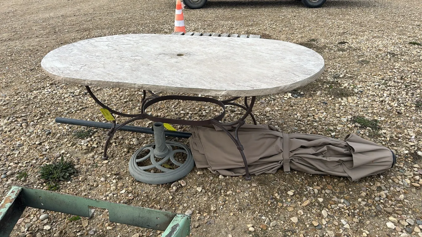 Stone Picnic Table w/ Unbrella (P10-R8-S1999)