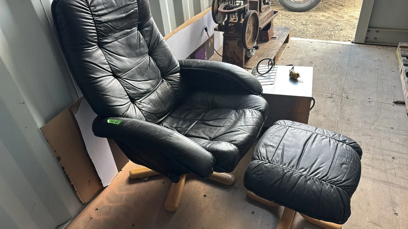 Black Chair w/ Stool (P10-SCD-S838)